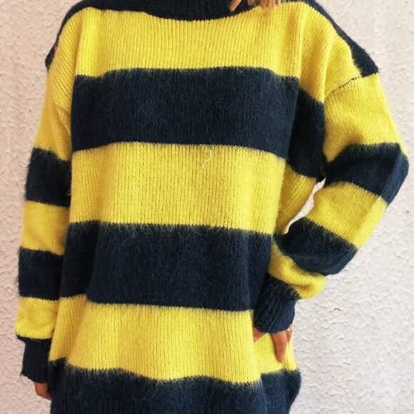 Striped Contrast Long Sleeve Sweater - Picture 12 of 16